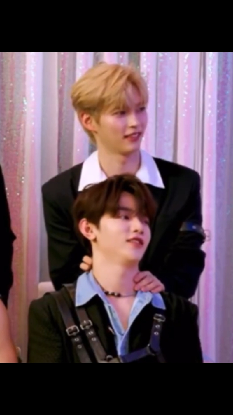 They’re always giving massages on their show, seriously. #Haobin #binhao #zhanghao #SungHanbin #zerose #zerobaseone #zb1 