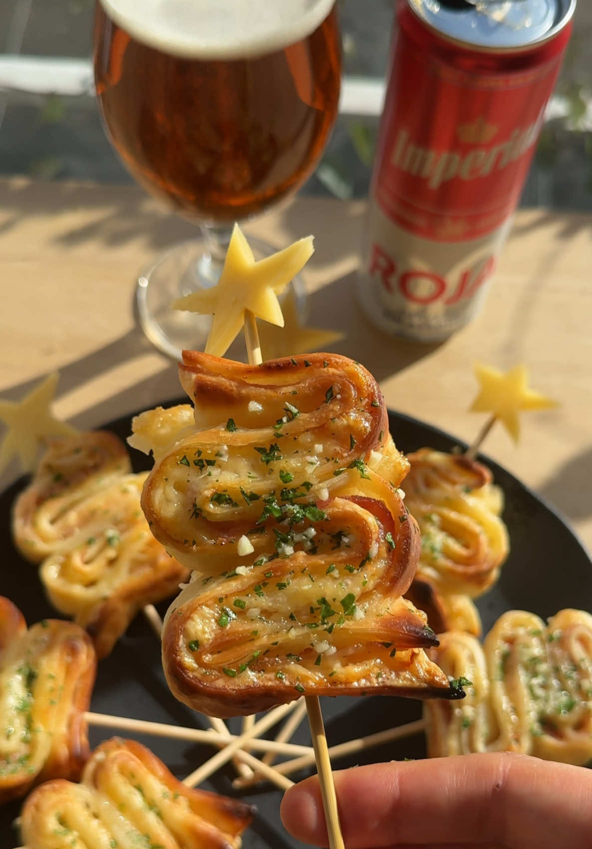 Arbolitos navideños 🌲 - 2 tapas de tarta - Jamón - Queso - Manteca - Provenzal #Receta #navideña #Recipe #christmas #arbolitos #ideasen5minutos #recetasfaciles #recetastiktok #recetasquefuncionan #picada