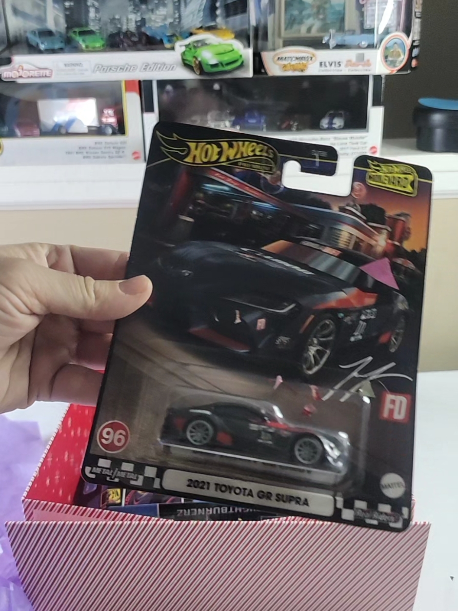 🎁 🎄 🎁 🎄 Do you have your gifts ready?  #hotwheelscollections #fypシ゚viral #fypシ #collector #collectibles #diecast #hotwheels #premium #hotwheel #fyp #scale #carmodel #164 #gift #christmas #giftideas #giftideasforhim #christmasgift 