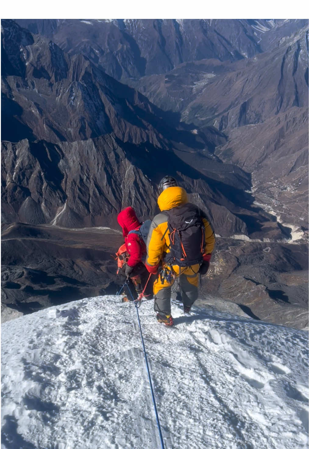 Unreal view of the Everest region⬇︎  Descending from the summit of Ama Dablam in Nepal, Himalaya  #nepal #everest #amadablam #mountain #himalaya #view