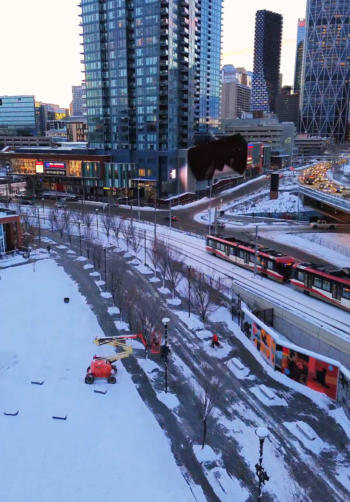 Who else has been enjoying the warm weather lately 🙋🏻‍♀️  #calgary #yyc #postyyc #snow #winter #djidrone @urbacalgary @postyyc @cmcalgary @trustedgary @tourismcalgary @cityofcalgary @downtowncalgary @eastvillageyyc @curiocitycalgary @calgarytransit @yycnow @yycwave  