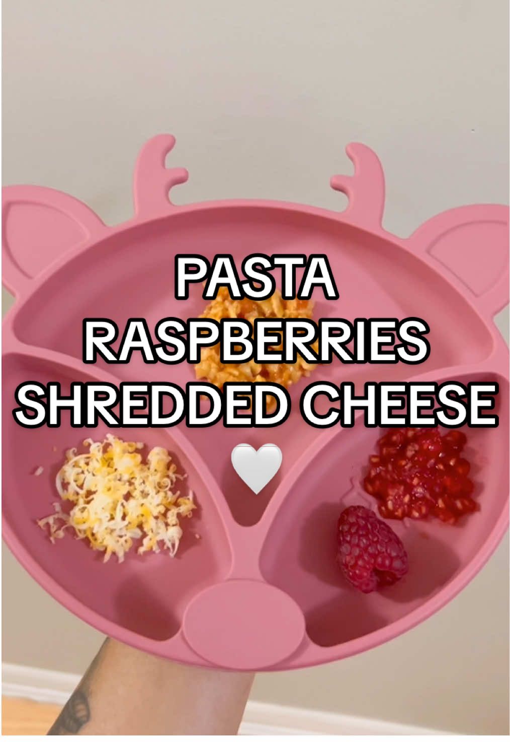 dinner for my 6 month old 🫶🏽🤍 #pasta #cheese #raspberries #babymeal #babyfood #dinner #blw #baby #babygirl #food #babiesoftiktok #fyp #6monthsold #yummy 