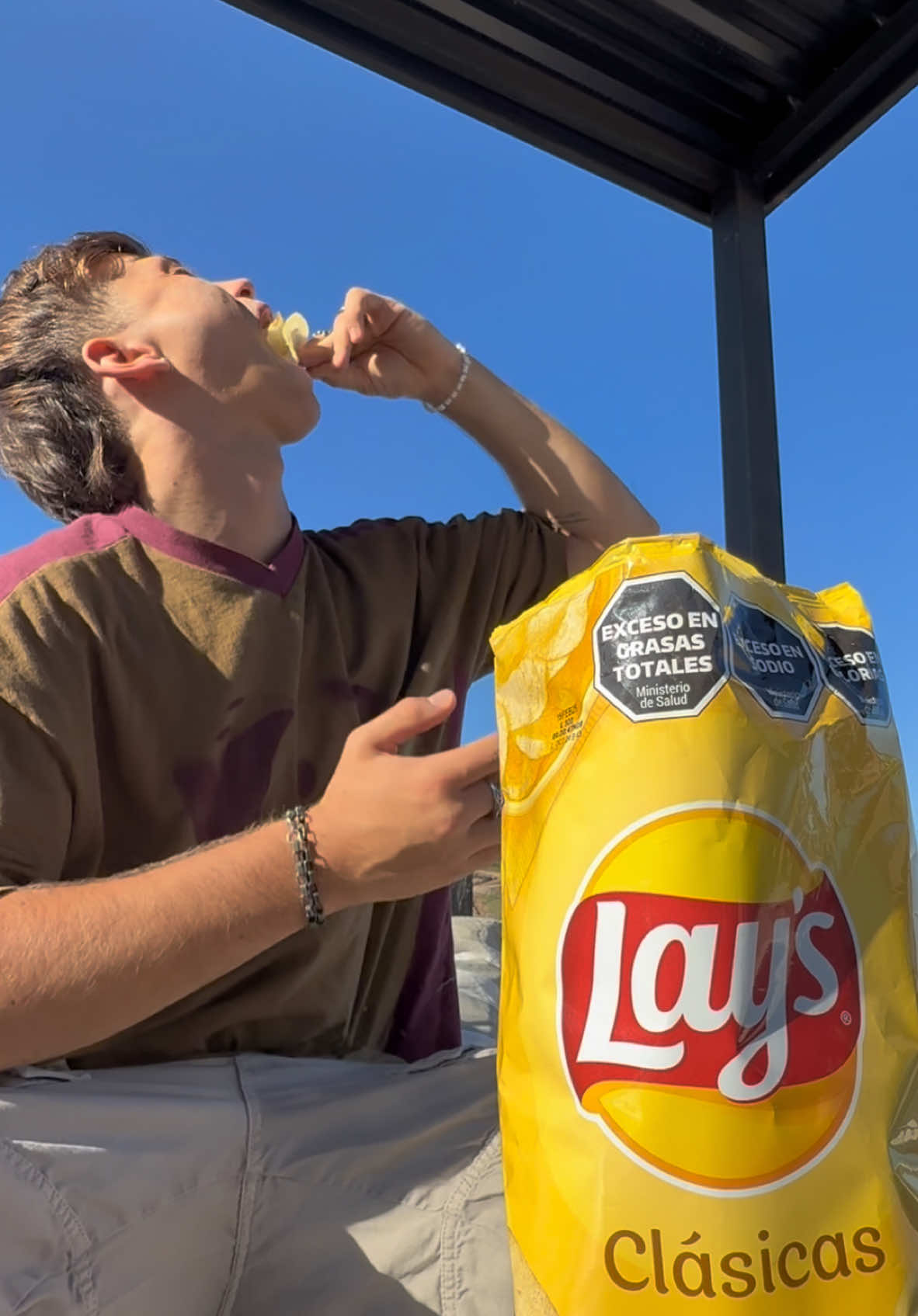Se acuerdan de este video que les subí hace unos días y les pedí que me digan sus 3 palabras del verano? Tomé algunas de sus respuestas para cantar el jingle de @ar_lays que solo tienen 3 ingredientes: papas, aceite y sal Díganme si no está buenísima, no puedo parar de cantarlaaa
