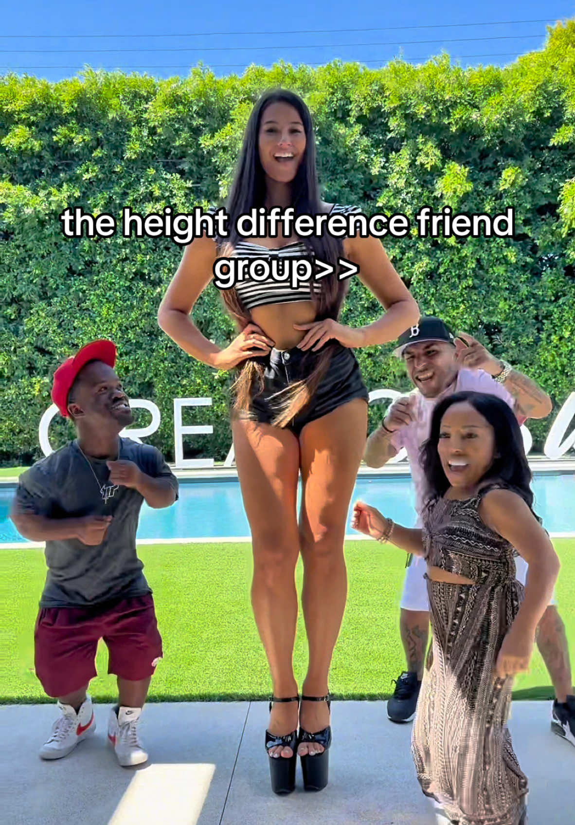 Real friends are never the same height! which one are you? #tall #short #friends #heightdifference 