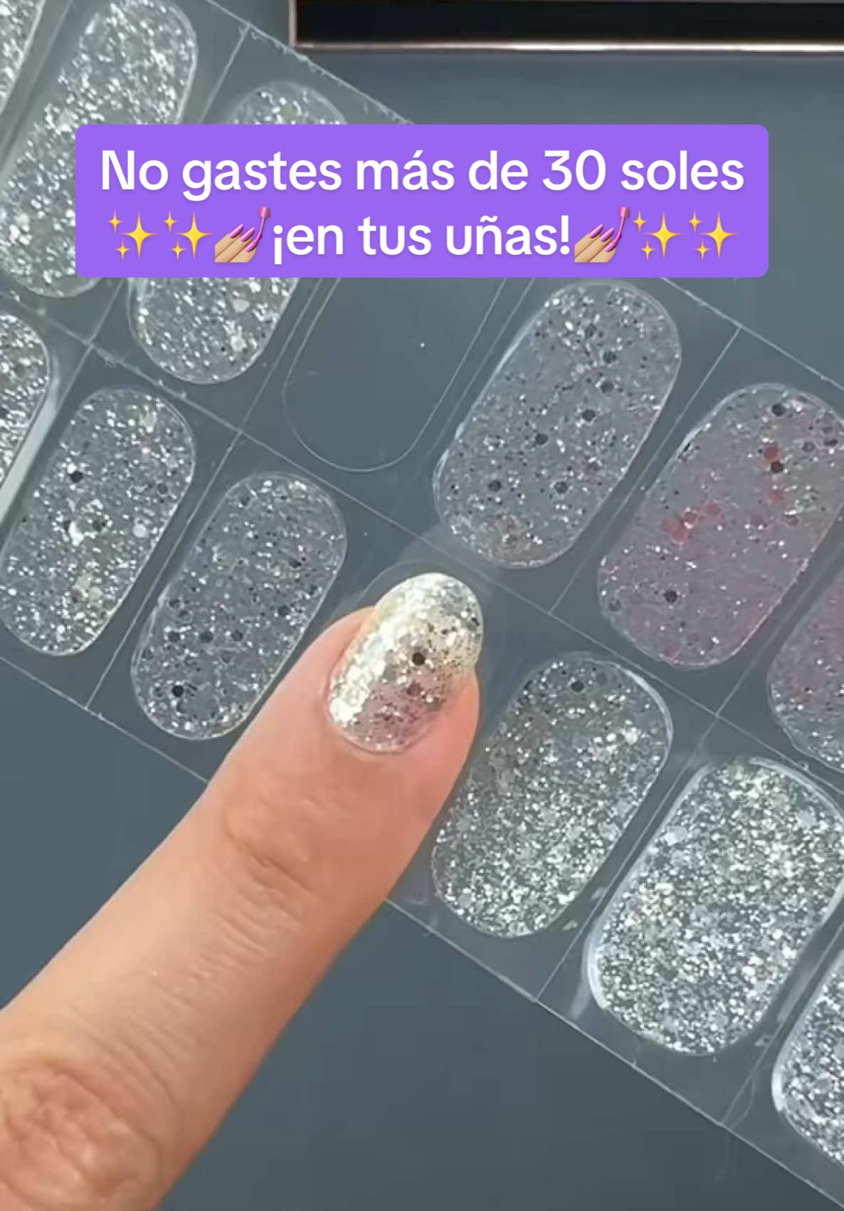 ¡No gastes más de s/30 en una manicura en gel!😏❤️‍🔥💅🏼 Con nuestros stickers de gel tus uñas estarán cuidadas y lindas hasta por 3 semanas!💜✨  . #gelnailstickers #uñas #nailart #gelnails #nails #manicure #uñasacrilicas #uñasdegel #nailtips #nailhacks #uñaspresson #pressonnails #presson #navidad #christmas   Como pintarse las uñas #creatorsearchinsights 