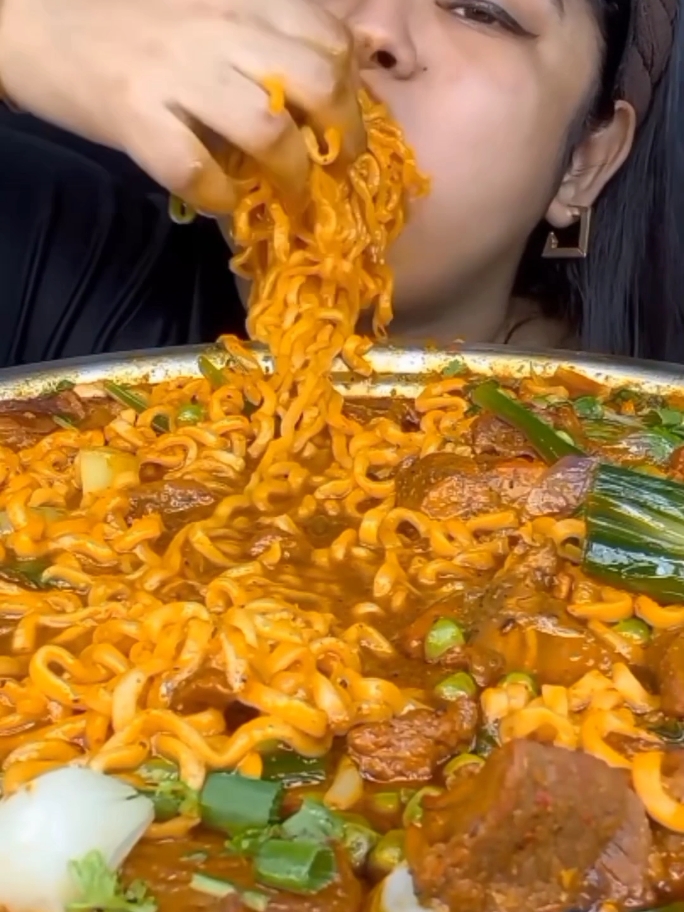 #mukbang #asmr #kari #spicynoodles #indianfood #indianmukbang  #fyp 