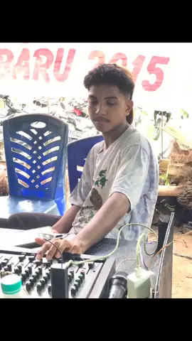 #hiburansemata#disponsorifyp#orangtimurmanissekali#weddingpartystyles #maumeresukaparty🕺 #cowotimurgantenyabeda #fyppppppppppppppppppppppp