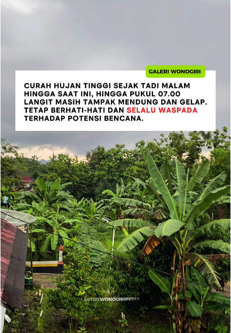 Hujan deras berlangsung sejak tadi malam dan hingga pukul 07.00 pagi ini, langit masih gelap serta mendung tebal. Mengingat potensi risiko yang dapat terjadi akibat curah hujan tinggi, diimbau untuk tetap waspada, berhati-hati, dan memantau kondisi lingkungan sekitar.