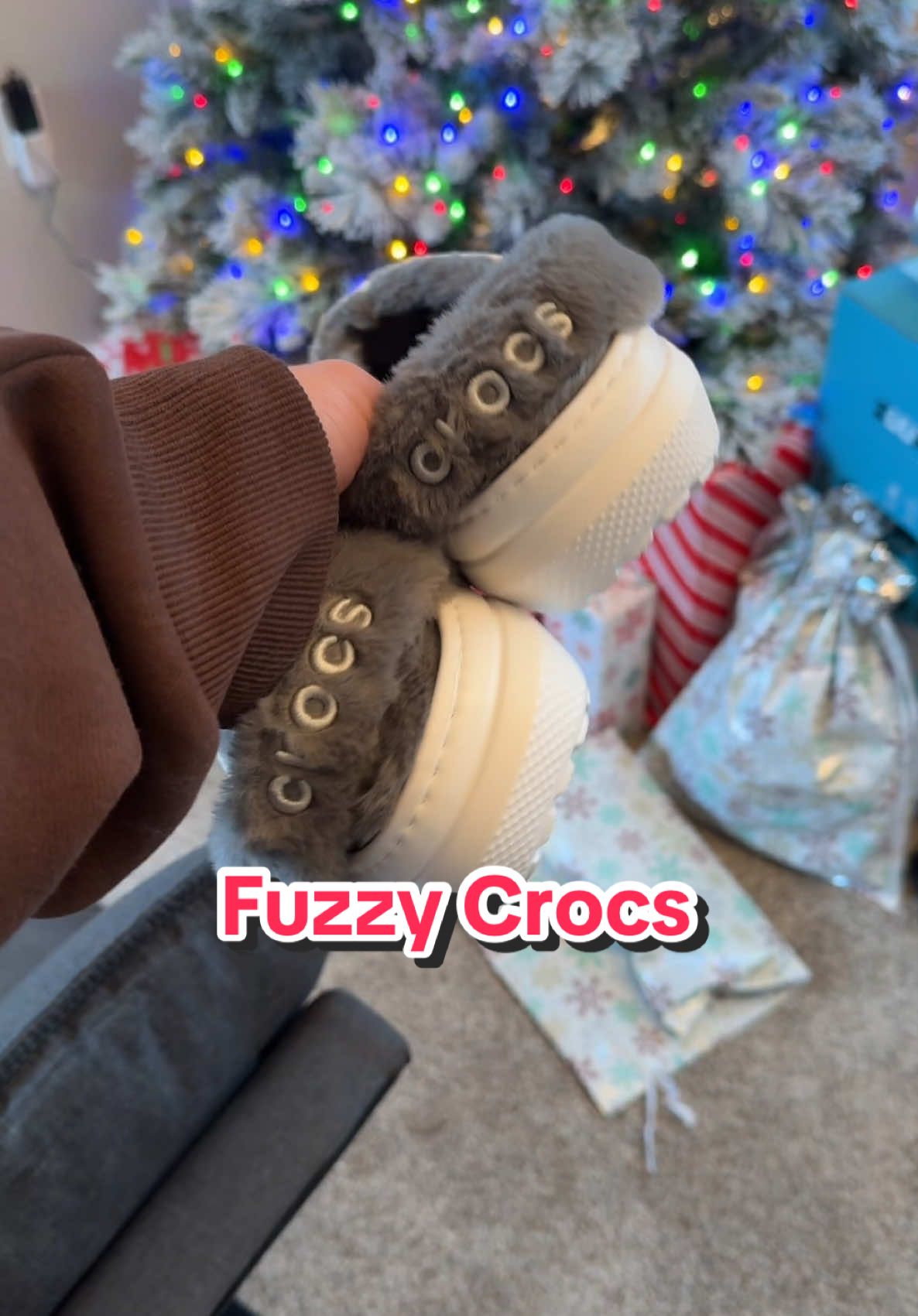 Fleece lined crocs?? #crocs #crocsgang #fleececrocs #fleece #tiktokshopfinds #tiktokshopdeals #tiktokshopholidayhaul 