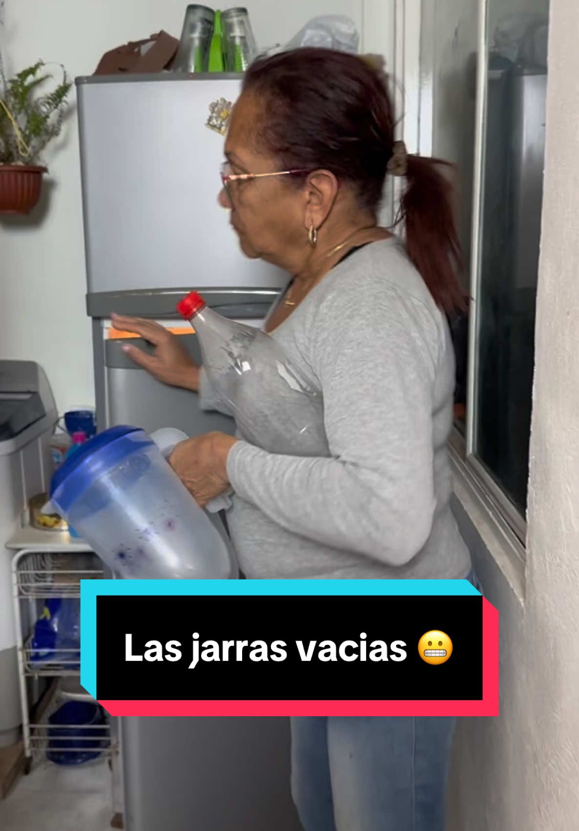 La jarras vacias 😬 #jarrasvacias #cosasquepasan #familia #hogar #madreehijo #hijos #viral_video #chiste #comedia #humor #nosotrossomos #marcoymiguelvivas  @Mamademarcoymiguelvivas  @Marco Antonio Vivas  Grabacion @Pirela2.0 