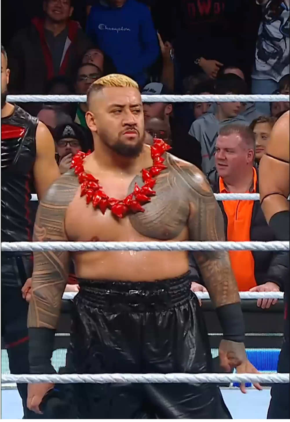 🤫🤫🤫🤫 #LAKnight #SoloSikoa #SmackDown 