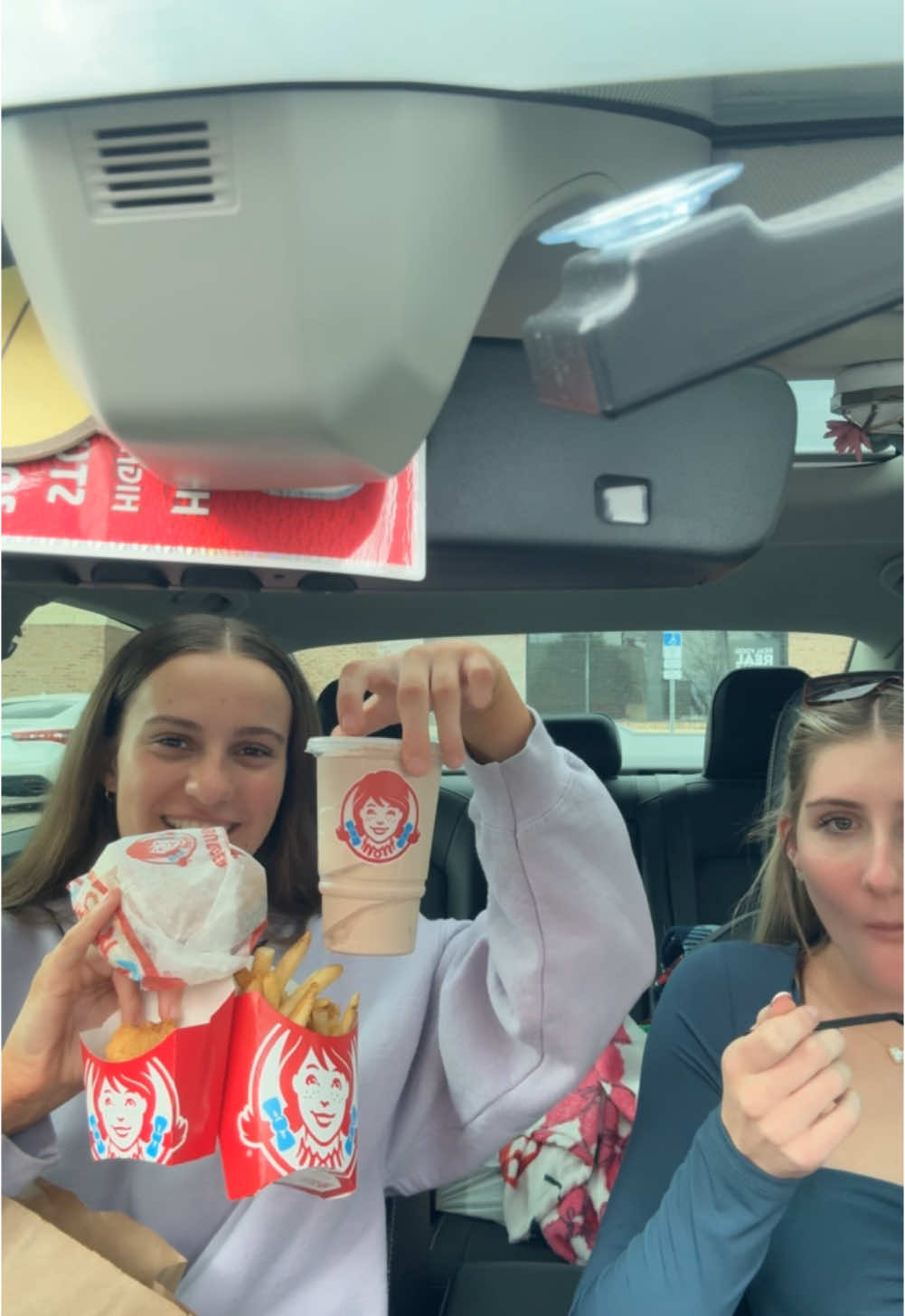 this was supposed to be a vlog but it’s actually just alexis fat shaming me for a whole minute so enjoy ig! @__AlexisJean__ #fat #wendys #biggybag #frosty #fyp #viralvideo 