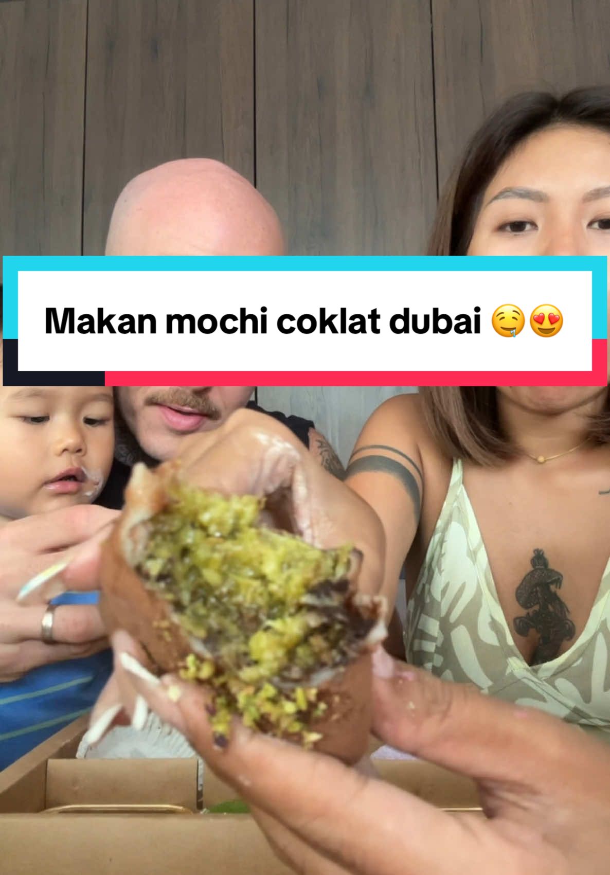 Enak enak banget 😍😍 @Mochi by ugek kalian harus cobain #fyp #fyppppppppppppppppppppppp #makananviral #jajananviral #mochi #coklatdubai #kunafa @Pauly Long 