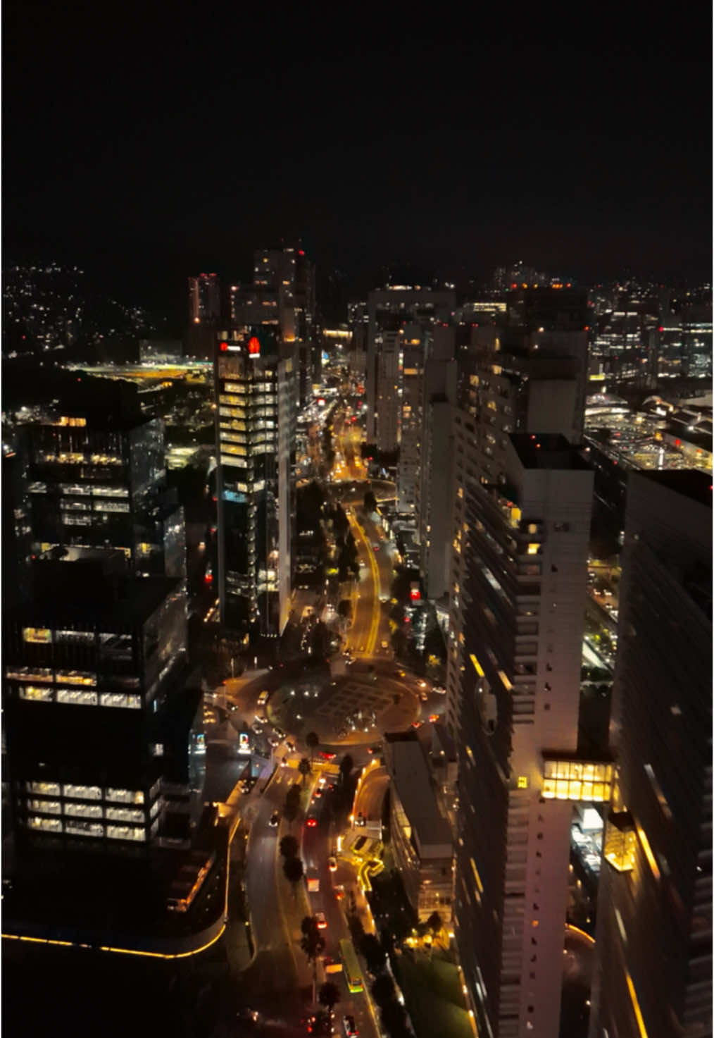 🌃La avenida Santa Fe de noche🌃 #lamexicana #santafe #dji #djimini4pro #parati #fyp #makemefamous #mini4pro #cdmx 