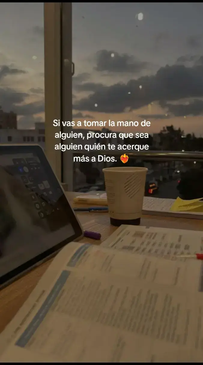 DIOS TE DARÁ A ALGUIEN QUE SEPA CUIDAR TU CORAZÓN ♥️ No te dejes llevar solo por emociones, dejate guiar por Dios Pará tomar las mejores decisiones. Recuerda, que el verdadero amor  se demuestra todos los días de la vida,  no hoy sí y mañana no, que importante es una llamada un mensaje una conversación en el día, algo que cultive todo aquel sentimiento, aquellas  pequeñas cosas que tiene mucha importancia cuando alguien te quiere de verdad no tienes buscar su atención ya la tienes  sigamos orando por ese buen siervo o sierva que el eterno Dios nos tiene preparado  mientras tanto aprendamos hacer  merecedores de lo que el tiene preparado y procuremos ser aquella 