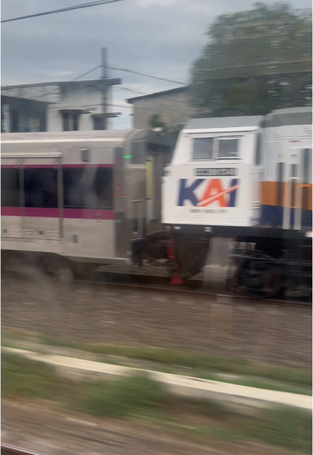 balapan sama jayabaya 🫡   #railfans #keretaapiindonesia #kai121 #kajayabaya #