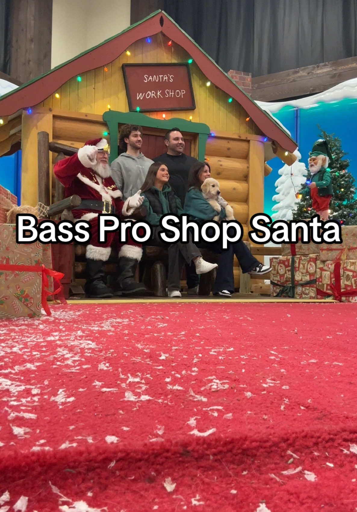 @bassproshops  Still time to book your free santa sesh at Bass Pro Shop! Atlas was in heaven with all the attention 🎄😆 #goldenretriever #goldenretrieverlife #puppytiktok #santapictures #adayinthelife 