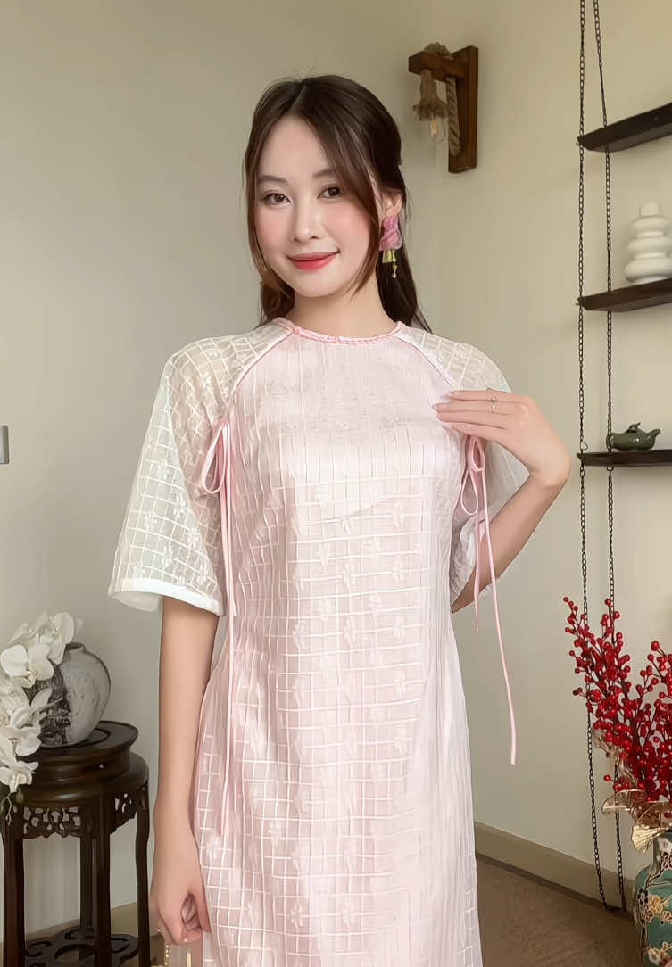 Bừng nét trẻ trung, tươi mới với áo dài Mai Lan 🌸 #xuhuong #trending #outfit #outfits #OOTD #mixandmatch #aodaicollection #aodai #thietke #aodaiViet #aodaithietke #aodaitruyenthong #lanadesignvn 