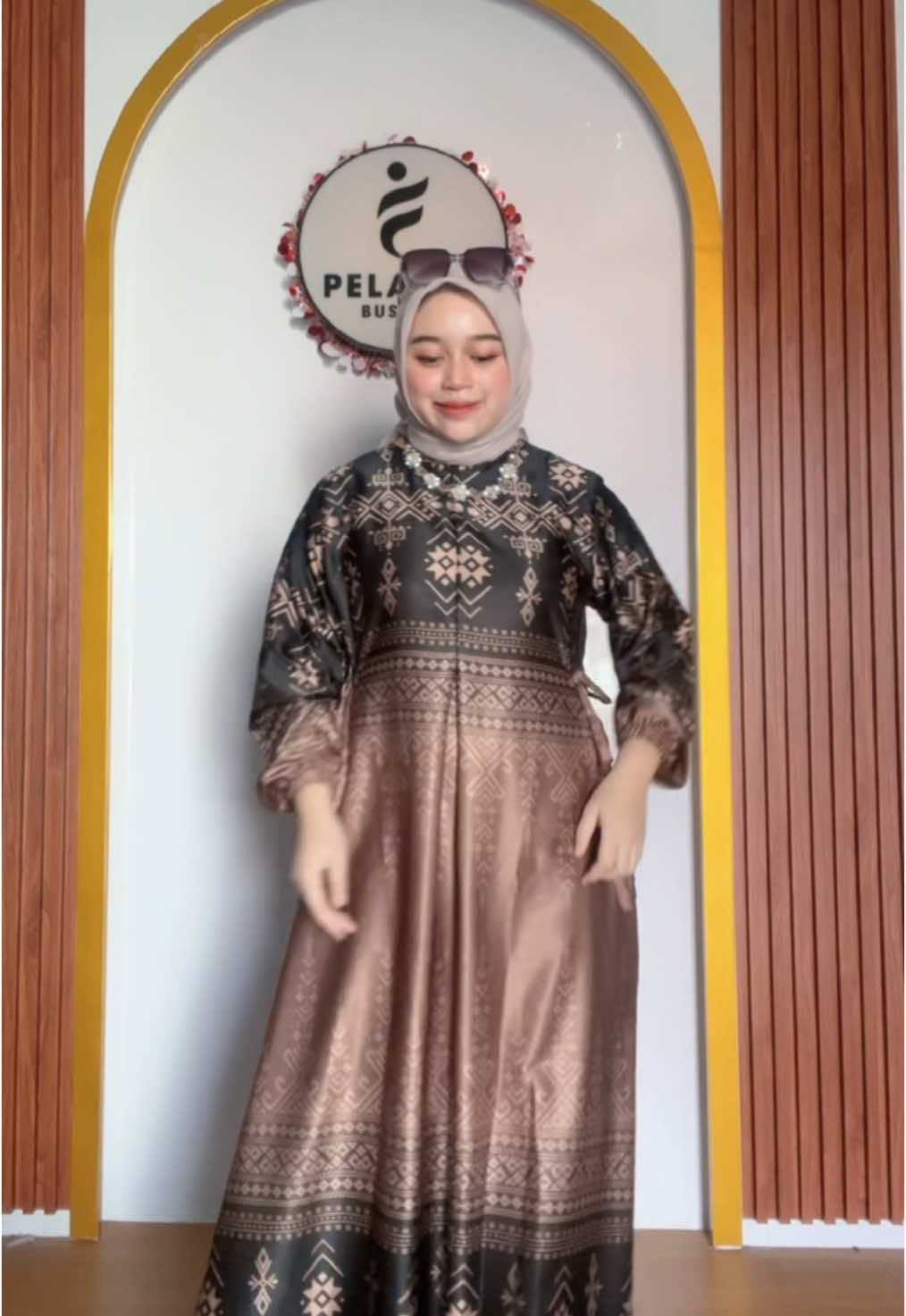 Guysss sekaranggg ready lagiii gamis syameera 🫵🏻‼️  jangan tipu tipu yang mau gaskeunnnn 😍✨ #gamismurah #gamismotif #syameera #cantik #lucu #mewah #terbaru #selamatsiang 