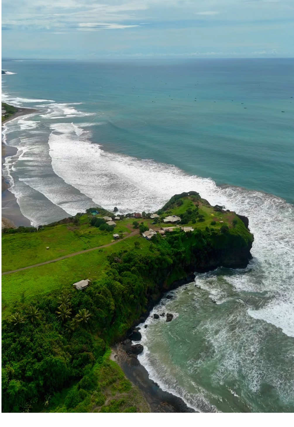 lost in the rhythm of the waves🌊 where does the ocean end and the sky begin? 📍Puncak Guha, Garut #puncakguha #puncakguhagarut #exploregarut #exploreindonesia #wonderful_places #beach #travelphotography #nature #adventure #TTPetualangPro 