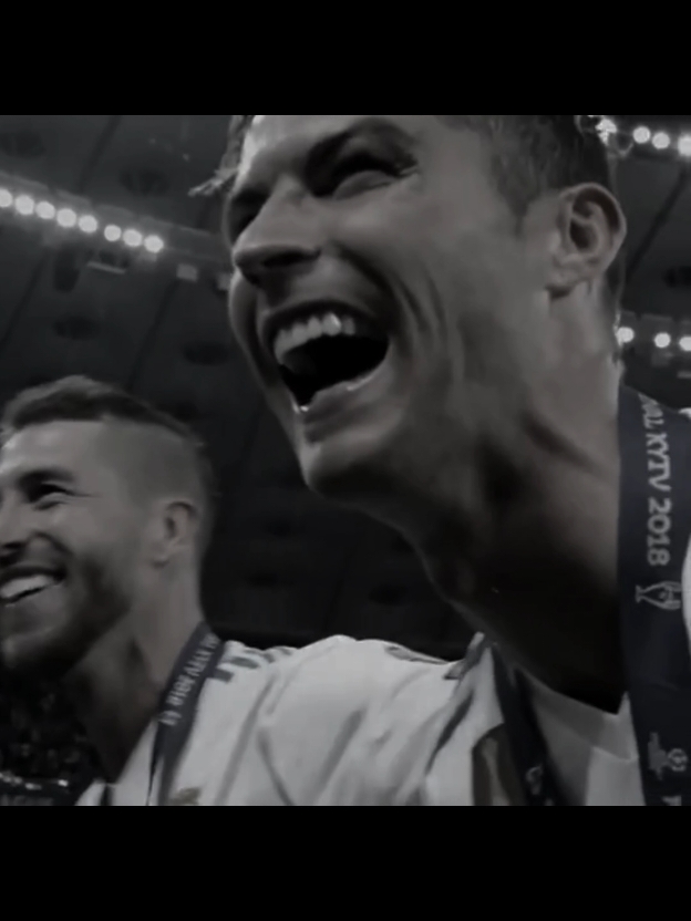 Woi lewat fyp mulu, kepikiran buat ya udah gua buat lgi, ga bosen2 kalau soal ni orang 🥹🤍 #cristianoronaldo #elbicho #cr7fans #goat #galaubrutal #footballtiktok #viraltiktok #reactionvideo 