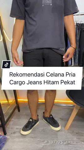 Cargo jeans pendek hitam pekat #celanapria #cargojeans #fypシ #fashiontiktok #fashion #fypage #fyp #denim #jeanspendek #shortjeans #fypdong #outfit #outfitpria #cargopants #cargo 