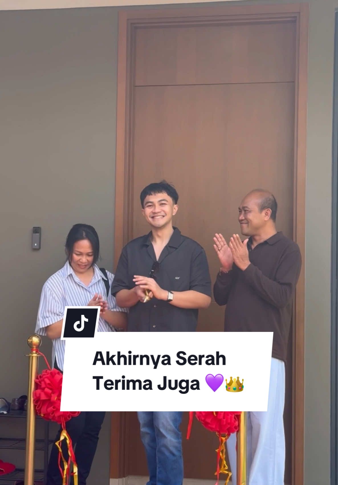 Setelah serah terima terbitlah pusing yang lainnya! Tapi bersyukur banget atas semua hal yang terjadi, thank you rakyat-rakyat kerajaan glowing udah support baginda maharaja terus dari awal, semoga kebahagiaan selalu datang di hidup kalian 😭💜👑✨#kerajaanglowing #longervideos #Vlog #adiml #adayinmylife 