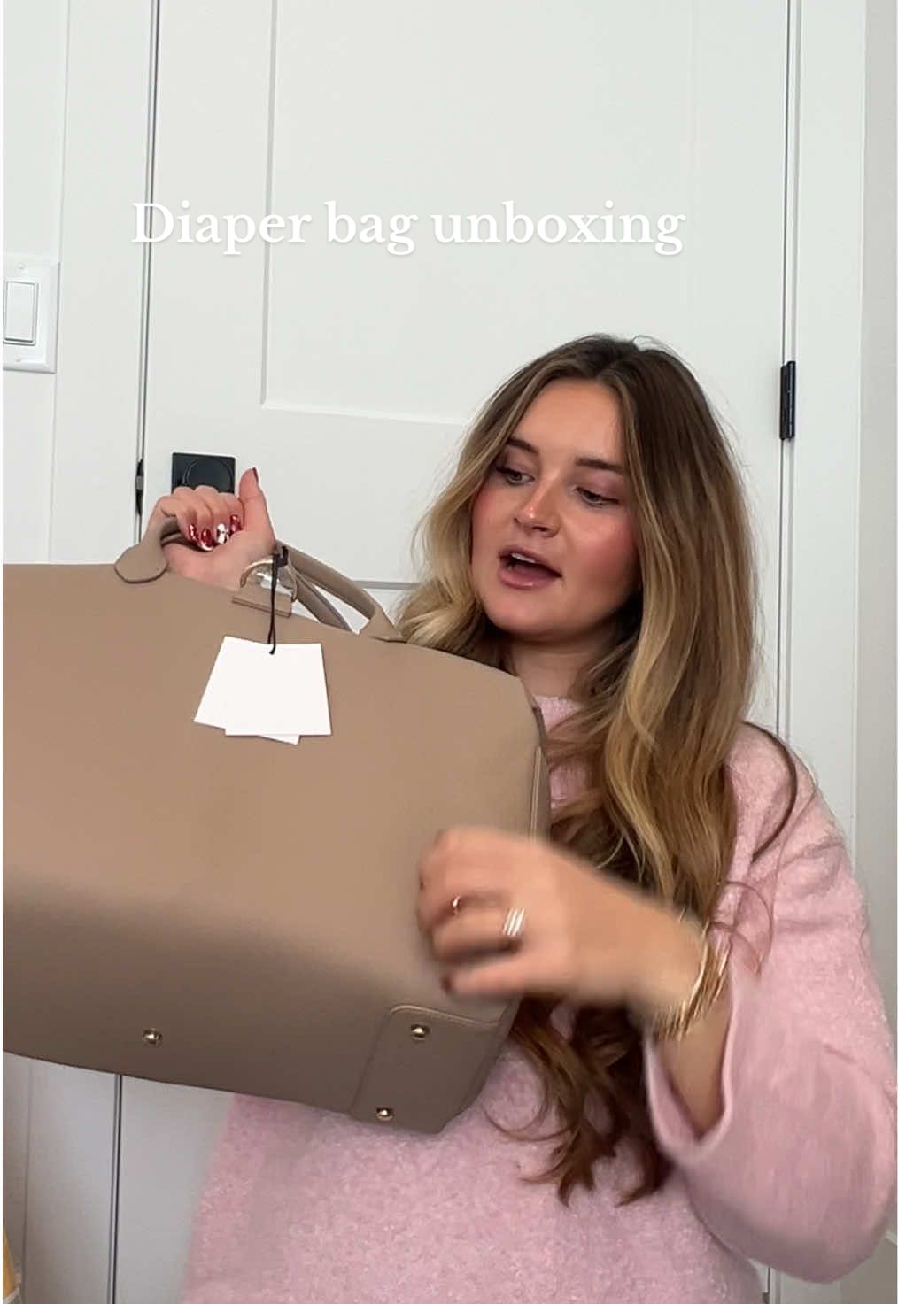 I think she’s perfect 🥹🥹 what diaper bags do you guys have/love?! #diaperbag #firsttimemom #babyproducts @MINA BAIE #pregnant 