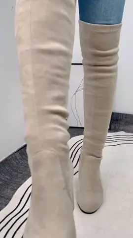 Cute and comfortable boots.🖤 the SIGN youve been waiting for!!