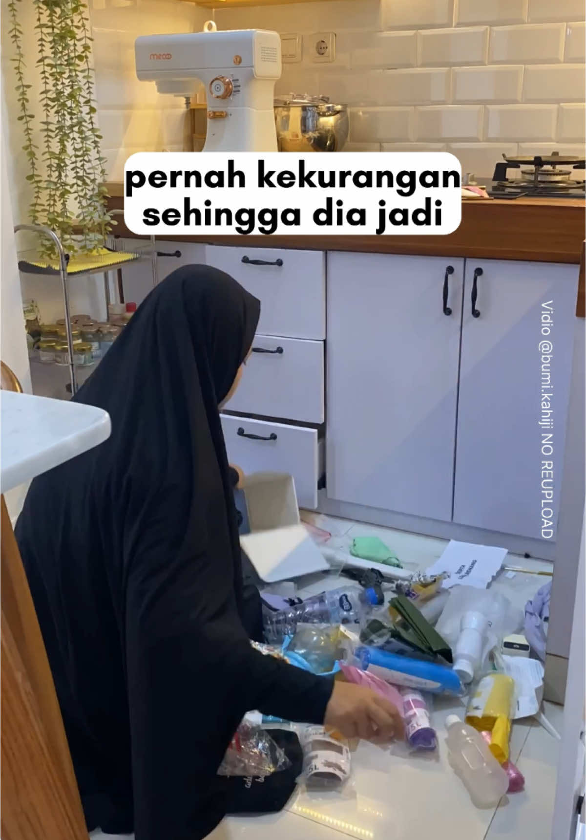 Atau malah ini kondisi kamu sekarang? #desainrumahminimalis #rumahminimalis #rumahsederhana #homedekor #rumahminimalis #rumahsederhana #interiorrumah #homedesain #rumahminimalist #desainrumah #inspirasirumah #inspirasirumahminimalis