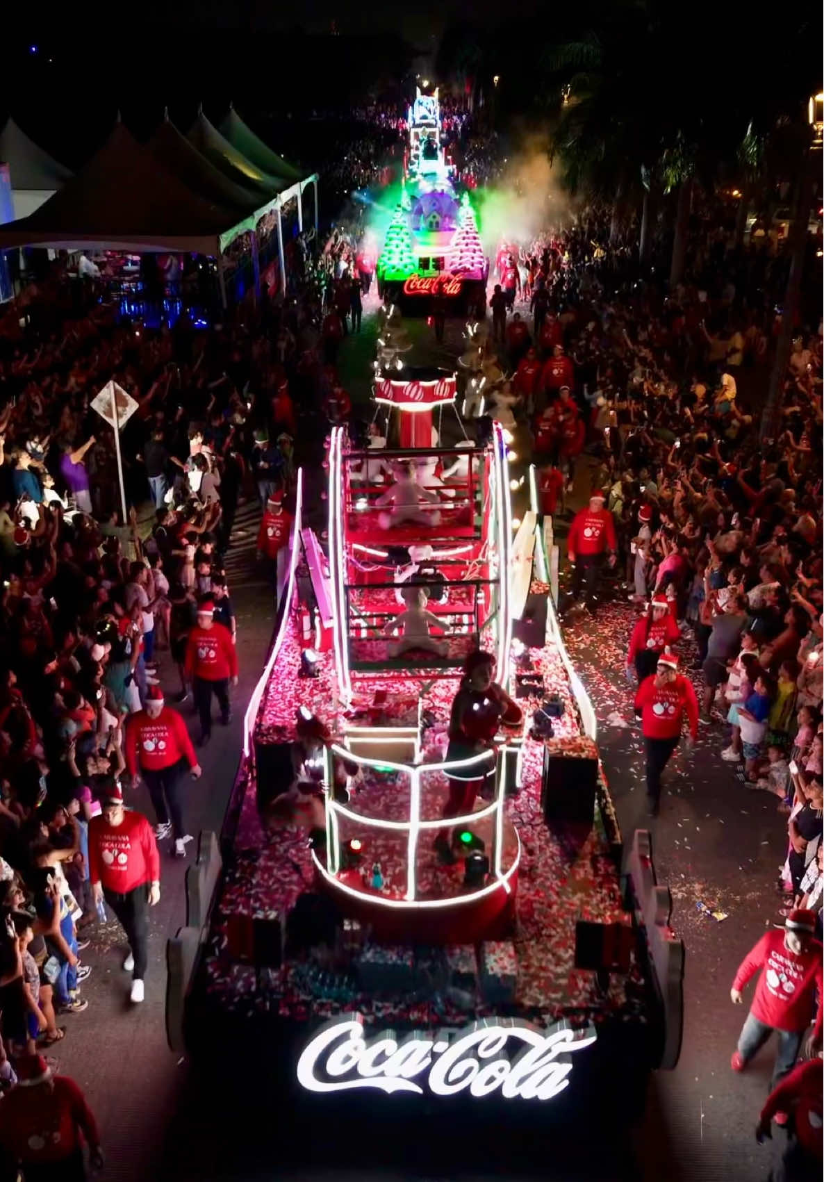 Caravana @Coca-Cola •  #caravanacocacola #cocacola #puertovallarta #mexico #tik_tok #dji #drone #tiktok #fyp #foryoupage #paratii #foryou #f #traveltiktok #xmas #navidad #navidadentiktok #navidad2024 #santaclaus 