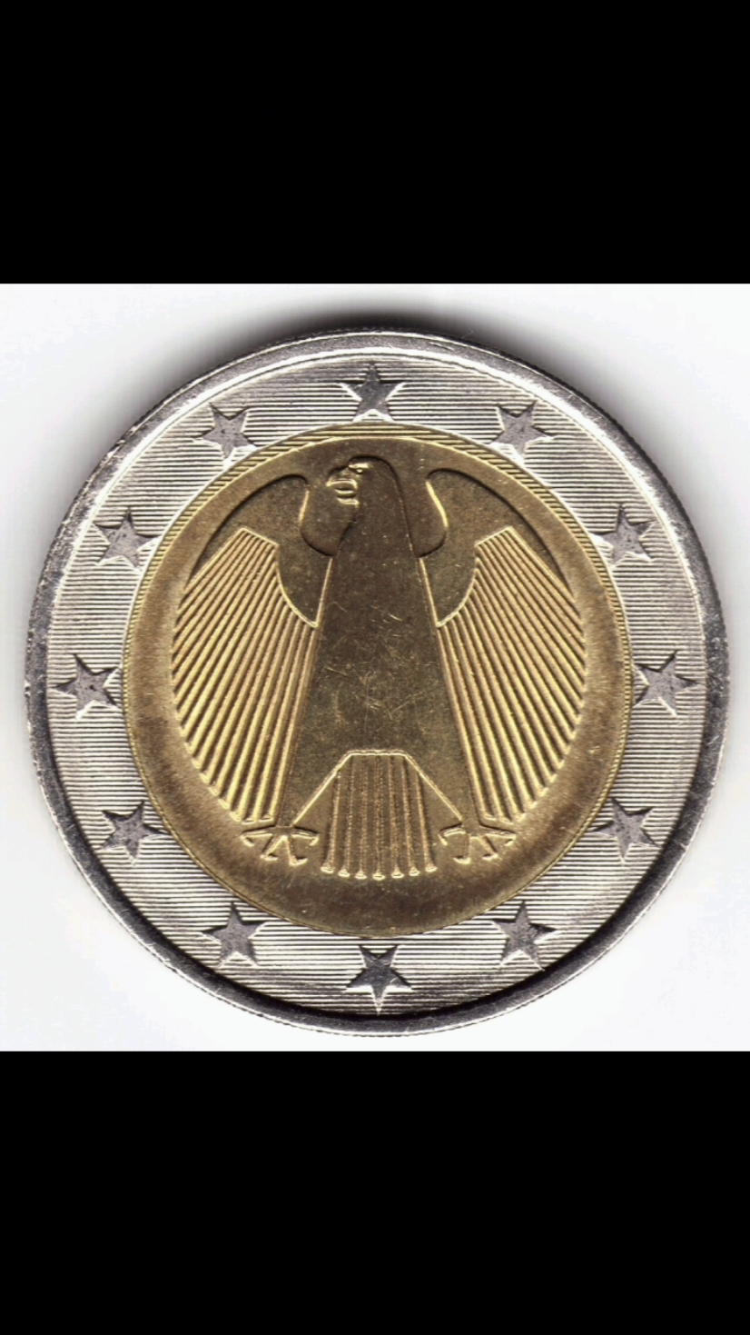 Fällt Dir an dieser deutschen Euro-Münze etwas besonderes auf? #münzquiz #numismatik #münzen #münze #deutschland Bildnachweis: --Numiscontrol (Diskussion) 14:17, 5. Jan. 2023 (CET) (https://de.wikipedia.org/wiki/Datei:2_Euro_Deutschland_mit_drehenden_Sternen.jpg#mw-jump-to-license), „2 Euro Deutschland mit drehenden Sternen“, https://creativecommons.org/licenses/by-sa/4.0/legalcode