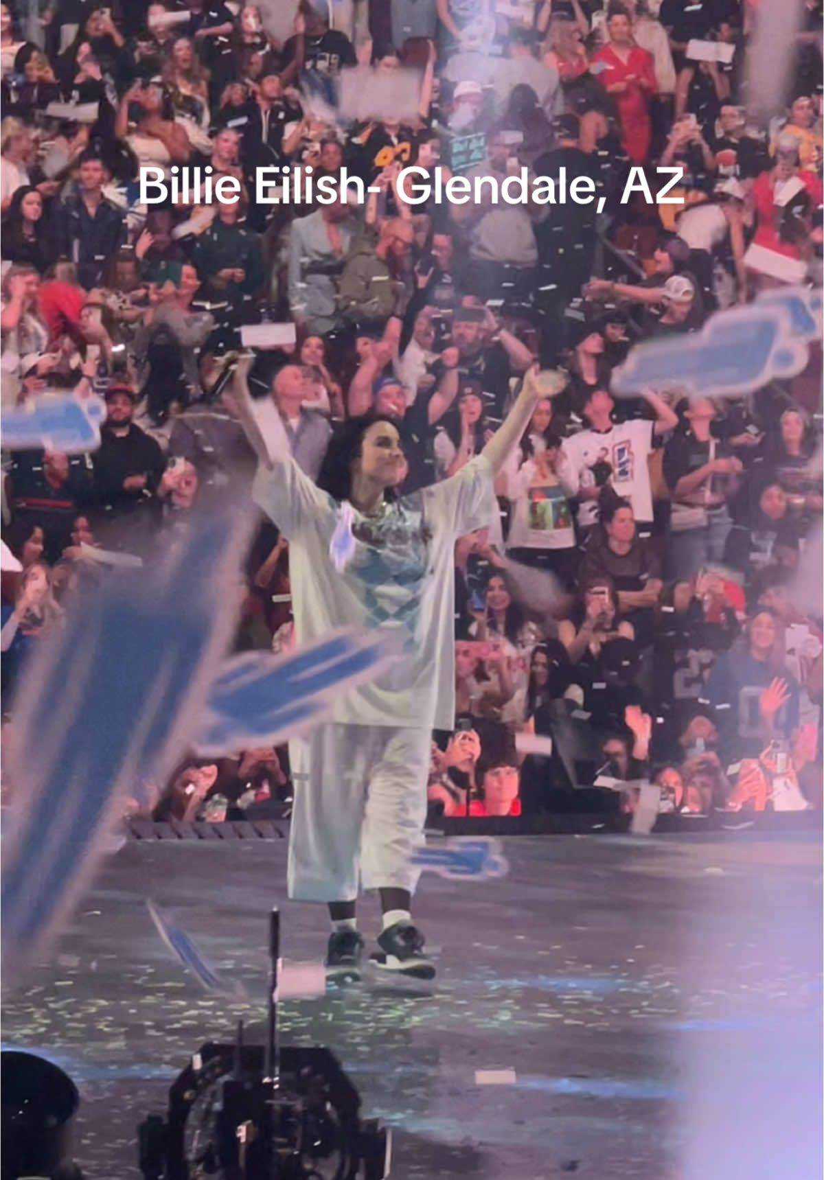 the best night ever #billieeilish #birdsofafeather #arizona #fyp #hmhas #hmhasworldtour #glendale #blohsh #NDA #billieeilishfan #billieeilishedits #hitmehardandsofttour #confetti @BILLIE EILISH 