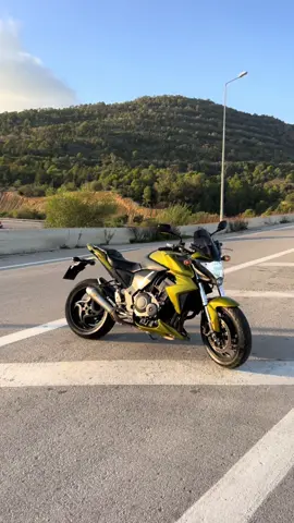 عندي ذراعي صعيب يخوني 💪🏻❤️ ⚜️honda cb1000r⚜️ Toutes options 💯  Neuf 💯 #moto #bikelifestyle #tunisia🇹🇳🇹🇳 #hondalover #hondagang #motor #الشعب_الصيني_ماله_حل😂😂😂 #addiction #bikelife #tunisia🇹🇳 