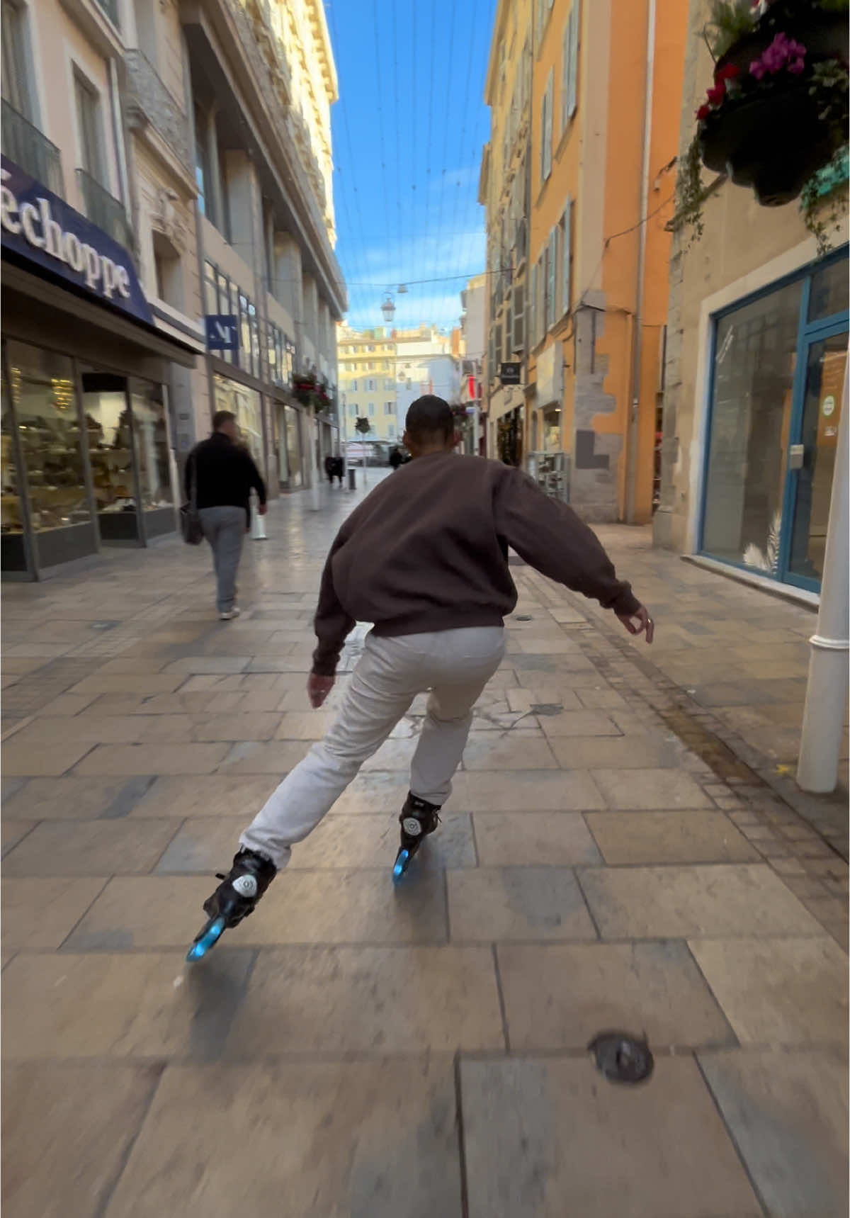 Rollerblading in the city 🛼 #roller #inlineskating #rollerblading #rollerskating #sports #freeskates #talent #pourtoi #fyp 