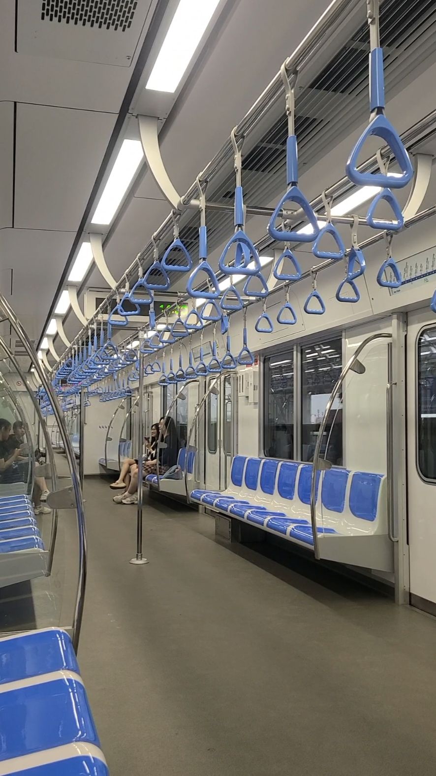 Trả lời @th3s_huq ĐH H cách ga KCN cao tầm 100m nha, phải băng qua đường XLHN #metroso1 #metrobenthanhsuoitien #taudienmetro #MetroTPHCM 