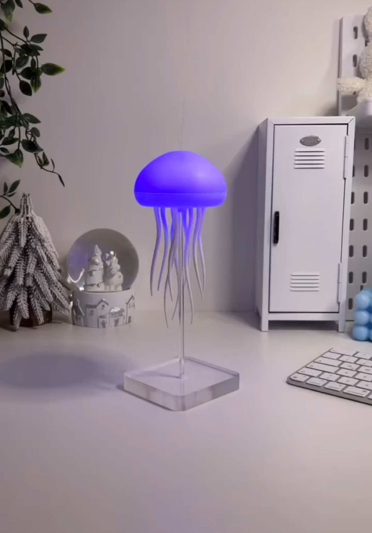 So cute i love it 🥺🪼 #JellyfishLamp #LEDLamp #MoodLighting #relaxingvibes #TikTokMadeMeBuyIt #ViralHomeFinds #CoolGadgets  . . . . Jellyfish Lamp, LED Lamp, Home Decor, Mood Lighting, Aesthetic Lamp, Relaxing Vibes, Magical Glow, Ocean-Inspired, Cozy Ambiance, Soothing Light, Gift Idea, Unique Lighting, Bedroom Decor, Desk Lamp, Night Light, TikTok Made Me Buy It, Viral Home Finds, #FYP (For You Page), Cool Gadgets, LED Aesthetics. 