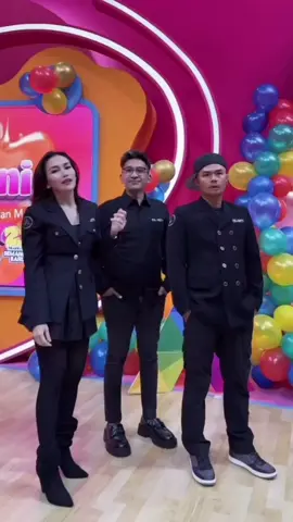 luwes bgt pak wendy😅😁 @Ayu Ting Ting  #ayutingting #wendycagur #rubenonsu #ivangunawan #brownis #browniestranstv #huttransmedia21 #transmedia #foryoupage #masukberanda #ConSantanderConecto #jelajahkuliner #TikTokAwardsID 
