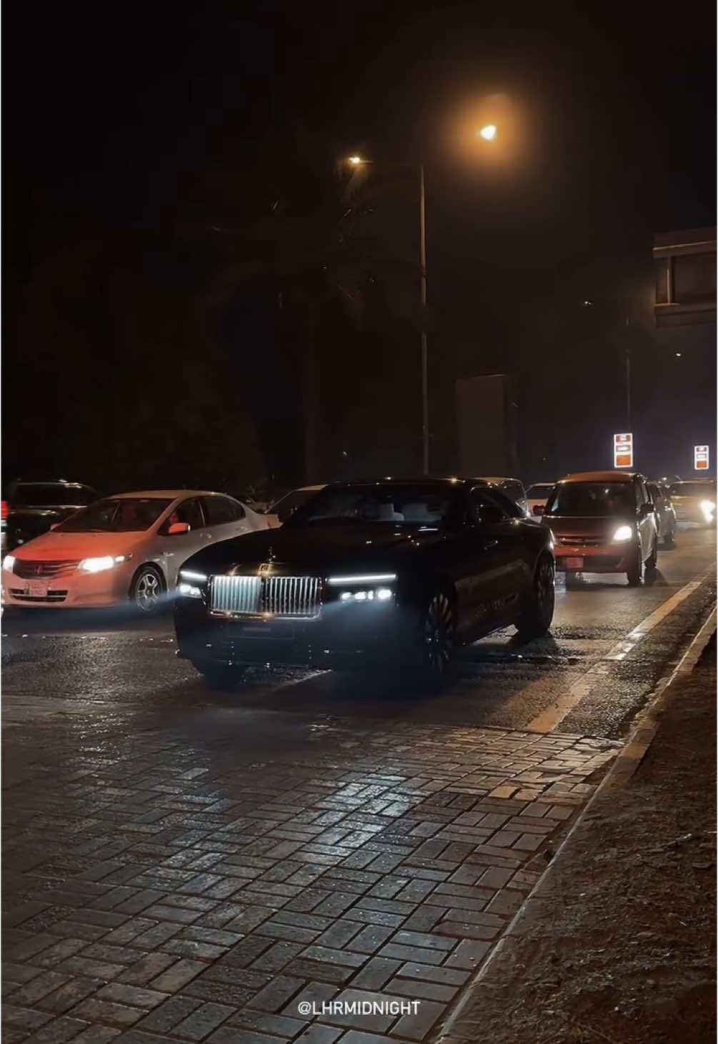 Rolls-Royce Spectre spotted in Lahore.🔥 - #carspotting #pakistan #lahore #viralvideo 