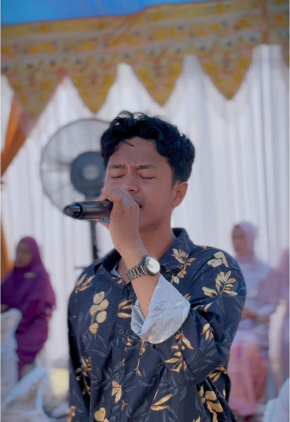 salah satu lagu malaysia terhits sampai sekarang ini, semoga semua suka lagu ini, semoga terhibur, yuk kepoin yg nyanyi 🎤@INI_IRWANSYAH 📸@Fahmi #iklim #malaysia #slowrock #viral #fyp 