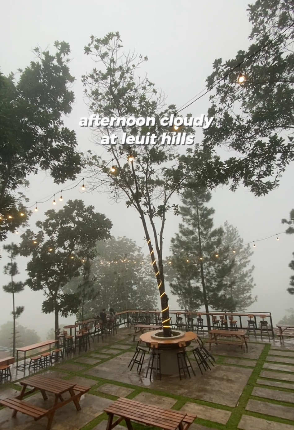 afternoon cloudy at leuit hills🥺 #LeuitFam udah pernah belum dapet vibe kabut kayak gini di leuit hills? Dijamin syahdu dan tenang banget🍃✨ #leuithills #majenangcilacap #majenanghits #majenang #cilacap24jam #cilacapkekinian #pemandanganalam #syahdu #coffeetime #fypage #fypシ゚ 