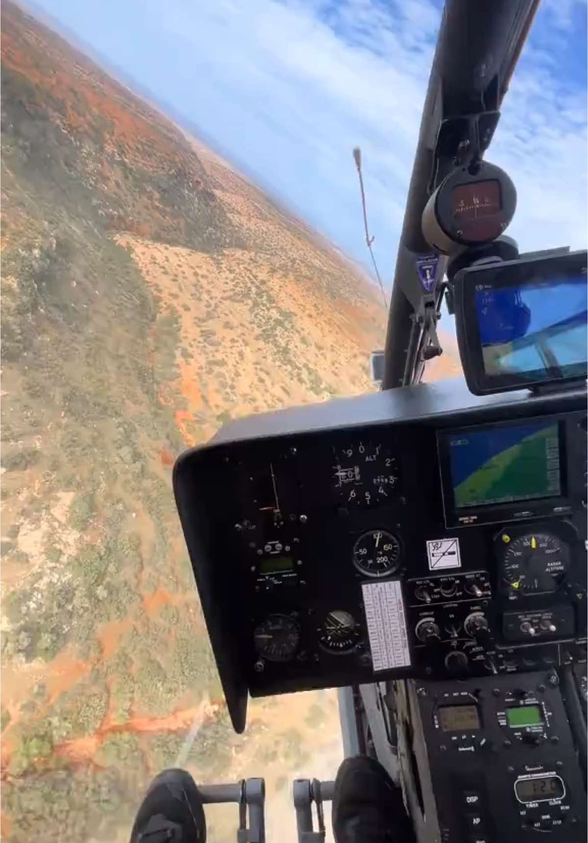 Low Level Flying 🚁 Between The Mountains ⛰️🔥 ⛰️ Enjoy The  Video & Say Ma Sha Allah 🇱🇾 ——————————————— #طرابلس #بنغازي #مصراته #الزنتان_تااغرمين_الوااشين_🔥🦅 #البيضاء #ليبيا #سوريا #لبنان #fyp #pilot 