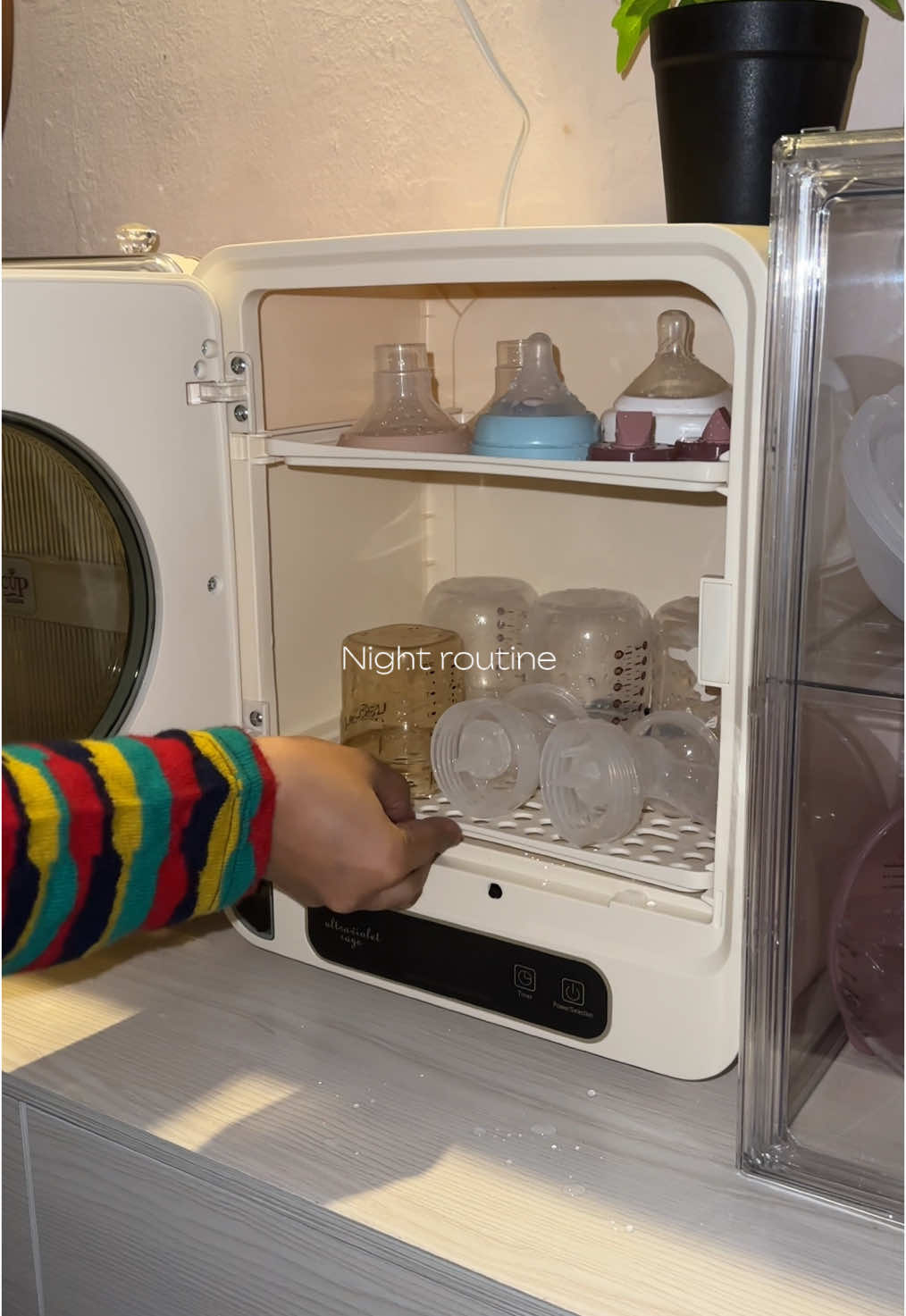 Sejak dah ade Sterilizer ni makin rajin pulak hehe btw sterilizer ni ade 4 mode ( auto / Uv / dryer / warm ) boleh steriliz botol susu , breastpump and mainan baby nak panaskan makanan baby pun boleh tau bestkan 😍 #fypage #fyppppppppppppppppppppppp #masyaallahtabarakkallah #uvsterilizer #sterilizer #sterilizer #sterilizerbotolsusu #sterilizermurah 