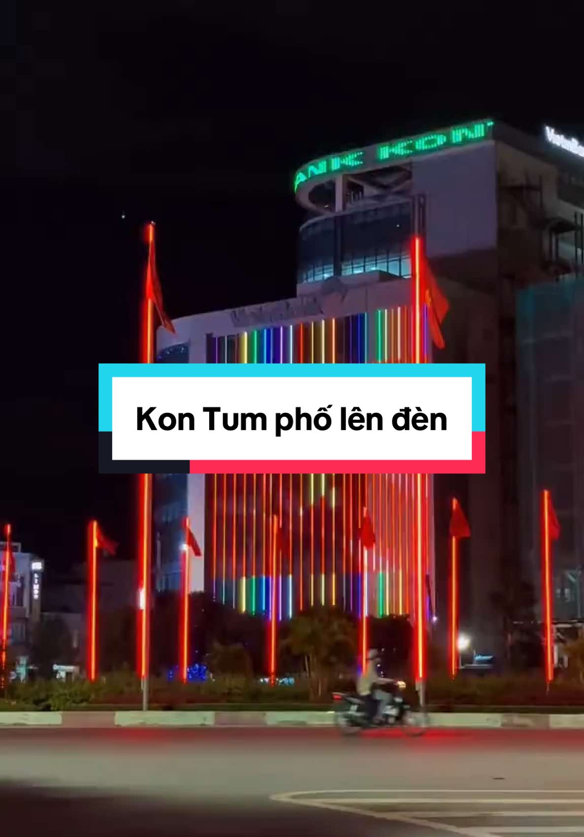 Dàn led rực rỡ của trụ sở VietinBank 😍 #kontumplus #kontumstories 