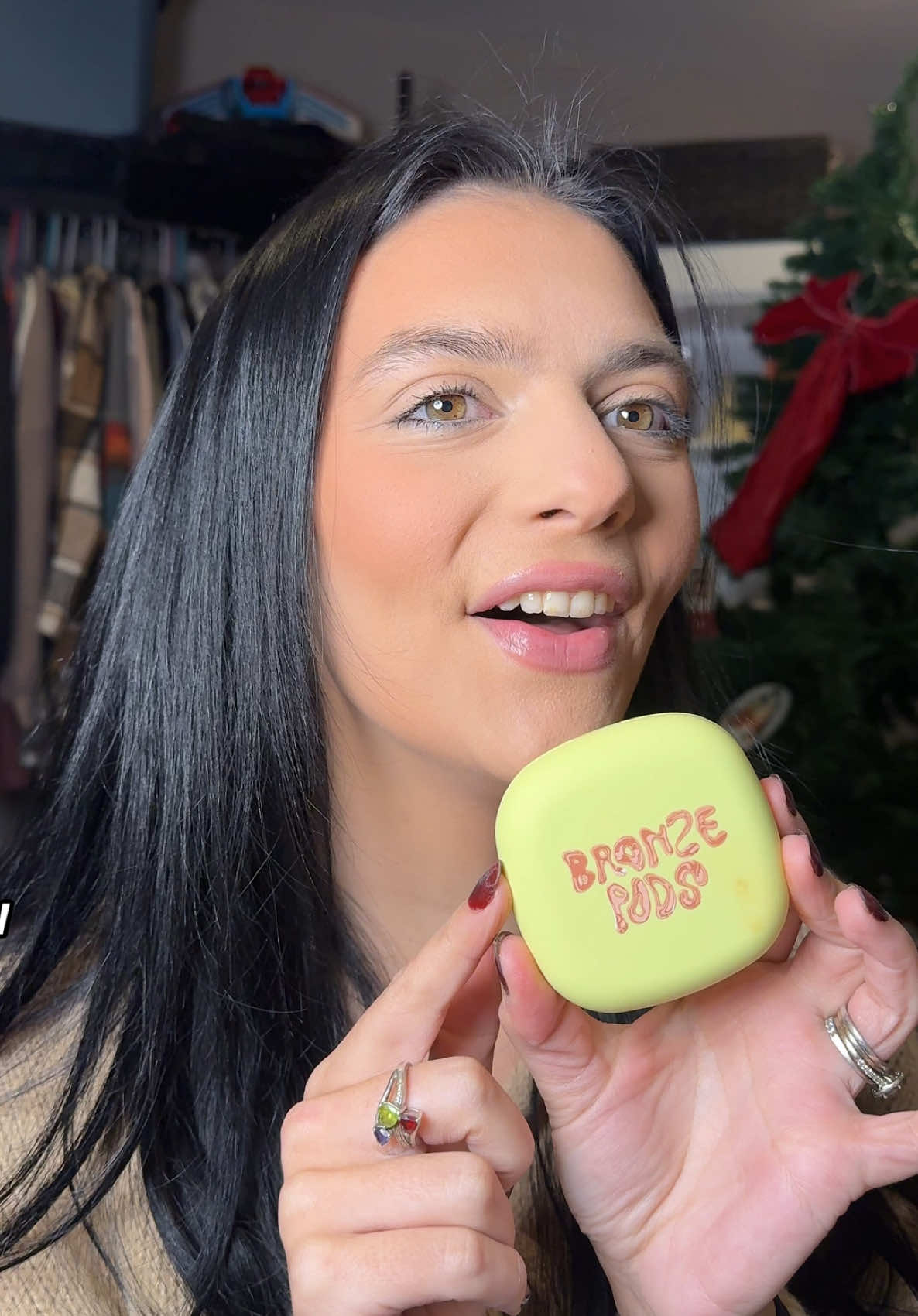 You guys NEED this 😭 my mon literally said my makeup has never looks so good and i swear itss the bronzer #giftsforher #madebymitchell #bronzebods #makeuphack #bronzer #makeup #contour #makeuptips #fullfacemakeup #madebymitchellmakeup 