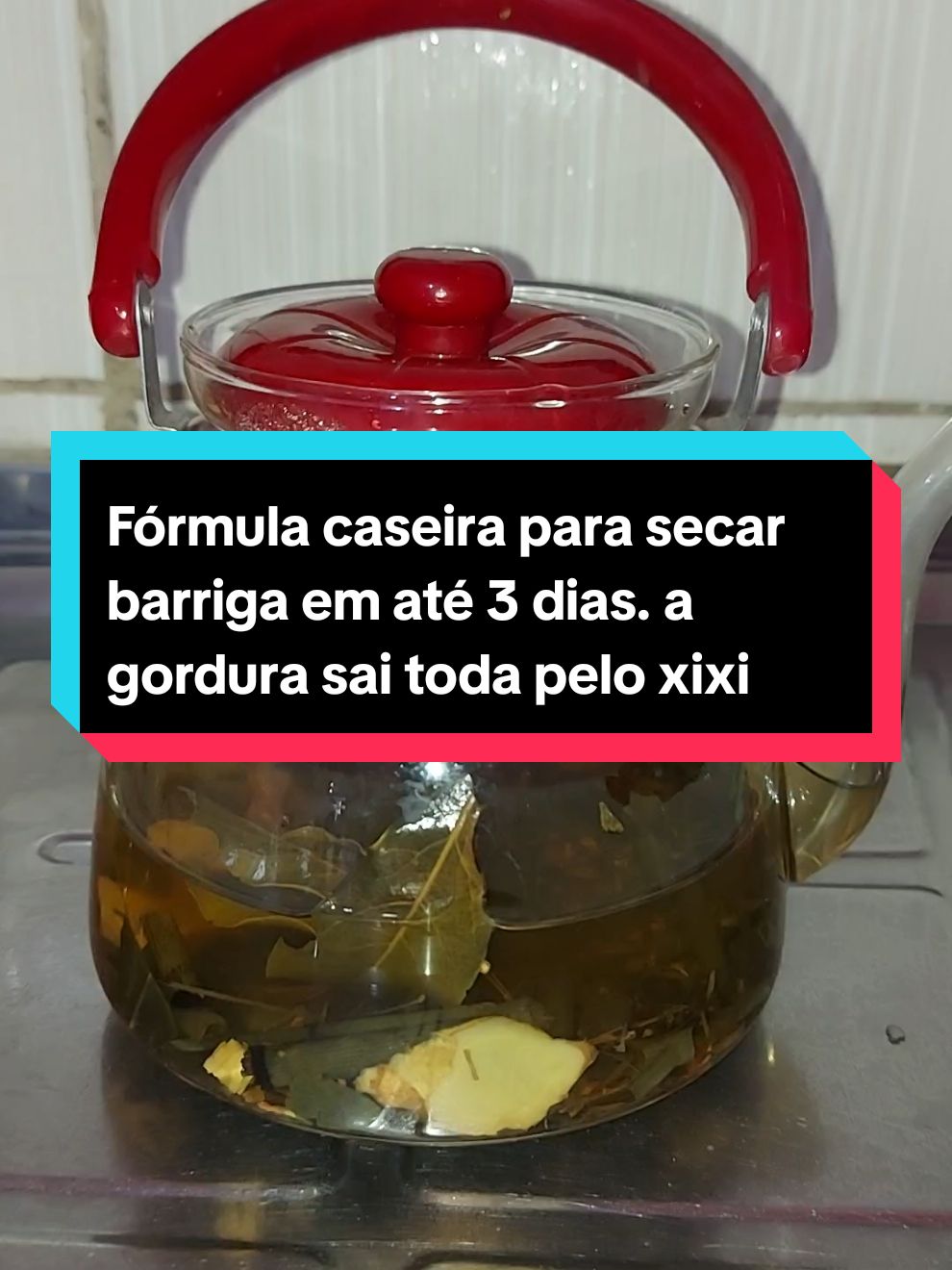 RECEITA GRÁTIS NO LINK DA BIO! . #Chaemagrecedor#chamilagroso#secabarriga#chadelouro#inchaçoabdominal #retencaodeliquido #emagrecercomsaude #perderpesosemsofrer 