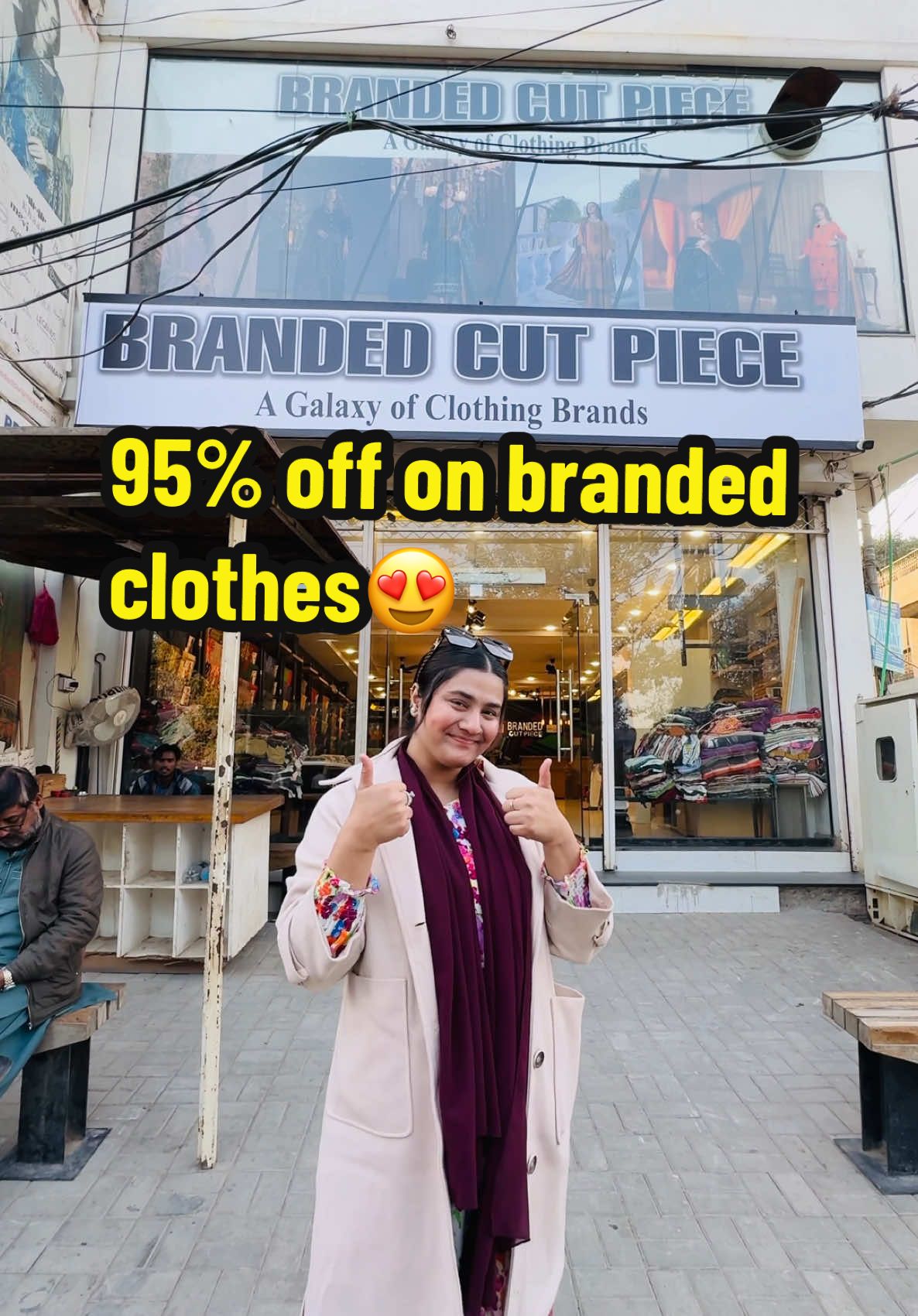 @Brandedcutpieces wahdat Road lahore 📍  . . . . . . . . . . . . . . . . . #fyppppppppppppppppppppppp #rabiyakhansadozai #viralvideo #blowthisup #goviral #viraltiktok 