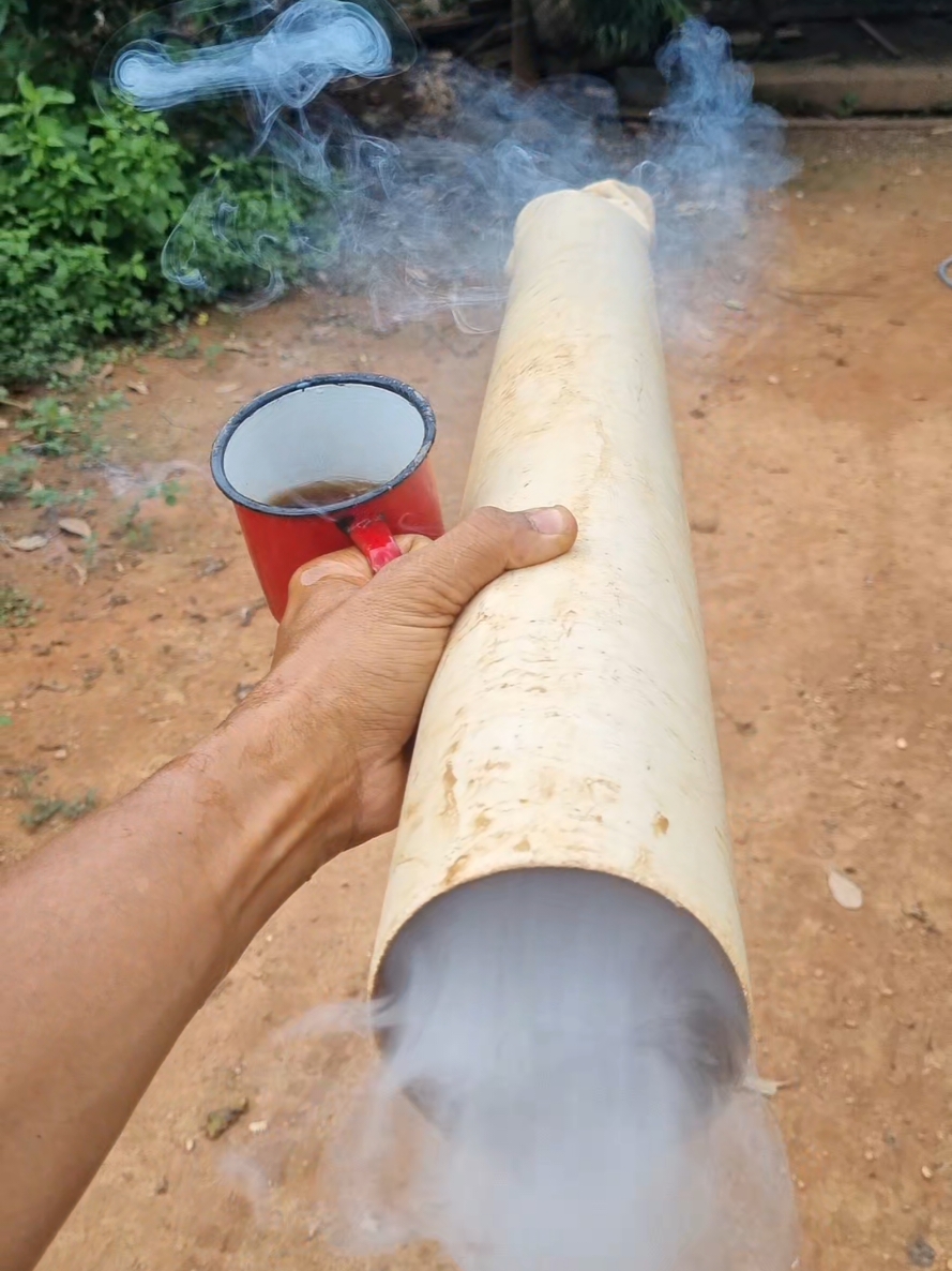 acho qui e o café que tá fazendo mal 