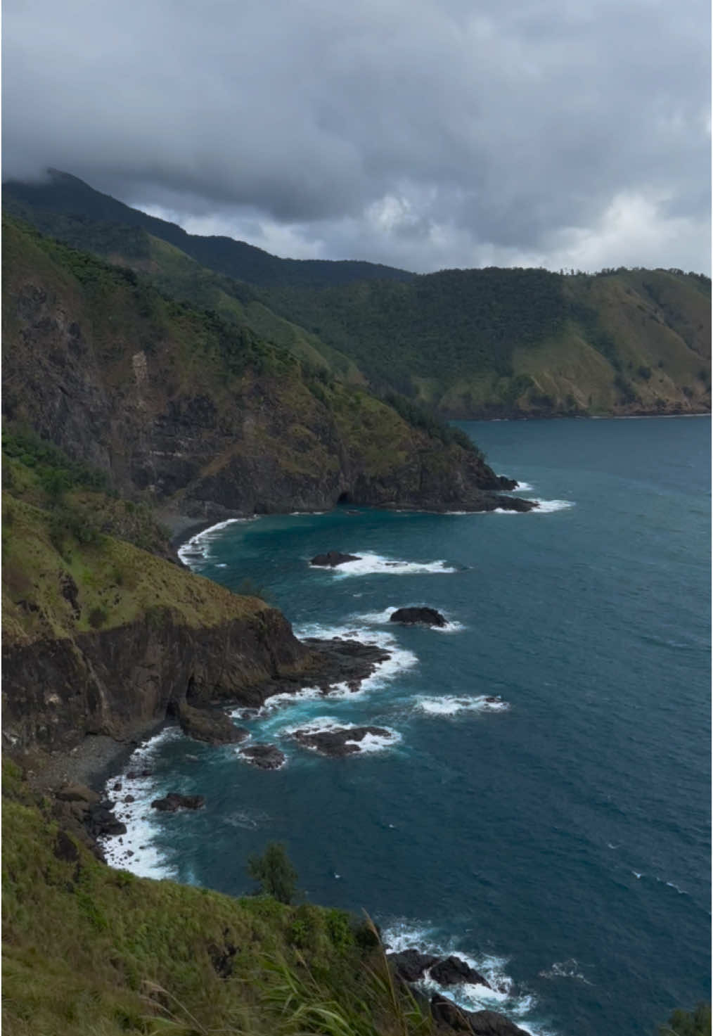 ⛰️🌊  #fyp #fypage #fypシ゚ #beach #Hiking #mountain #philippines #trending #bestoftiktokph #aurora #dingalanaurora #friends #hikingadventures 