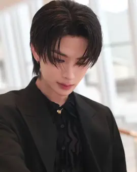 ไทยหล่อมาก นี่สูทดำหรือสูทหล่ออออ ㅠㅠ #THAIchayanon 